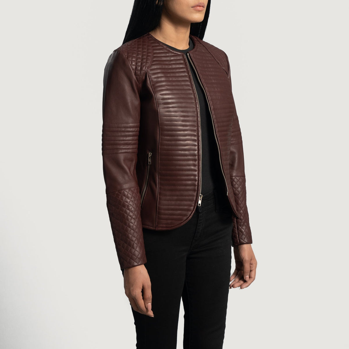 
Maroon Sheepskin Leather Biker Jacket - Вигляд ззаду з ідеальною посадкою по плечах та рівним подолом