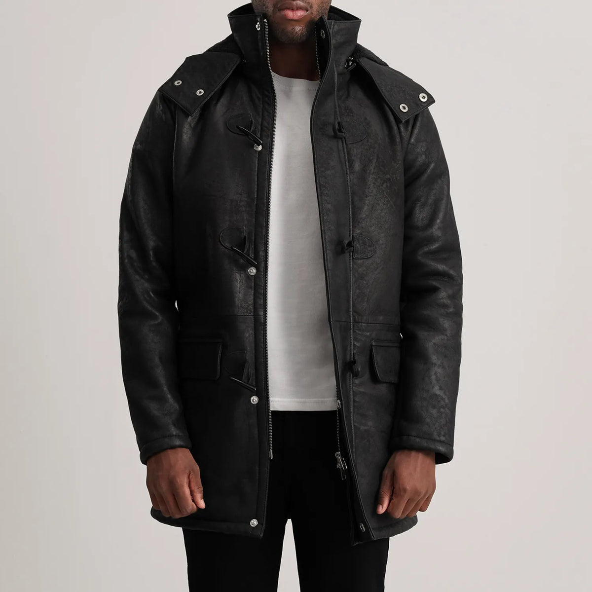 
Nolan Black Snuffed Leather Duffle Coat in Distressed Black Sheepskin Snuffed - Вигляд спереду та приталений силует | Купити в офіційному онлайн-магазині