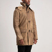
Як виглядає на людині:  Nolan Black Snuffed Leather Duffle Coat на моделі — природне спадання при денному світлі