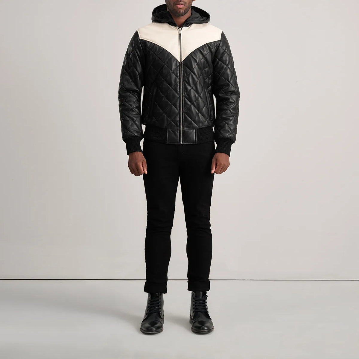 
Norman Tan Hooded Bomber Leather Puffer Jacket - Вигляд збоку з ергономічним кроєм рукава
