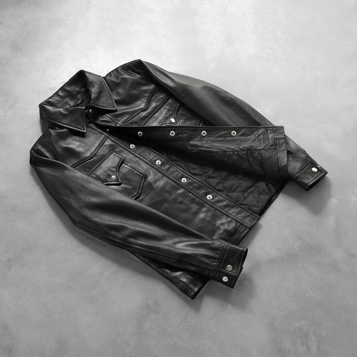 
Button & Hem Craftsmanship Construction Detail on Ranchson Чорний Leather Shirt для Чоловіків