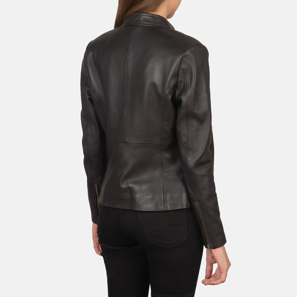 
Крупний план коміра з кнопкою та блискавок на Rave Brown Leather Biker Jacket