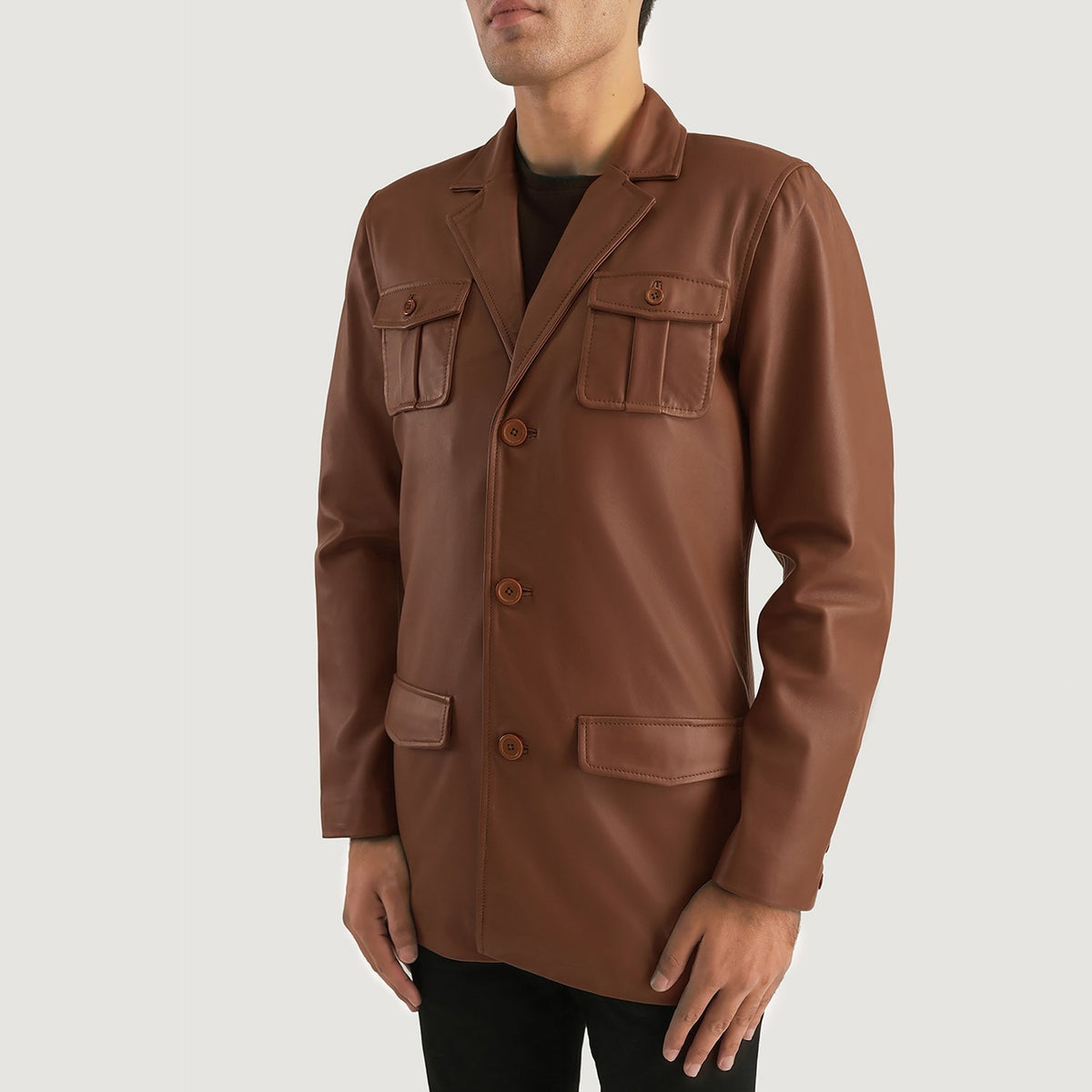 
Як виглядає на людині:  Ray Cutler Black Leather Blazer на моделі — природне спадання при денному світлі