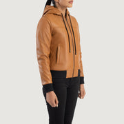 
Як виглядає на людині:  Rebella Green Hooded Suede Bomber Jacket на моделі — природне спадання при денному світлі