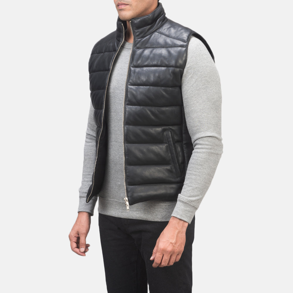 
Black Sheepskin leather Vest - Вигляд ззаду з ідеальною посадкою по плечах та рівним подолом