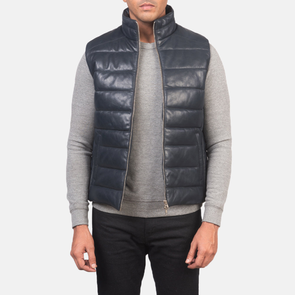 
Reeves Синій Leather Утеплена жилетка для Чоловіків in Blue Sheepskin Leather - Вигляд спереду та приталений силует | Купити в офіційному онлайн-магазині