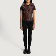 
Крупний план деталей of Notch & Zipper Hardware on Rhonda Бордовий Leather Biker Vest для Жінок
