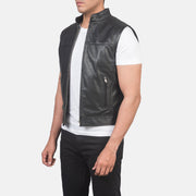 
Black Cowhide &Amp; Sheepskin Leather Biker Jacket - Вигляд ззаду з ідеальною посадкою по плечах та рівним подолом