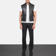 
Roland Чорний Leather Biker Vest для Чоловіків - Вигляд збоку з ергономічним кроєм рукава