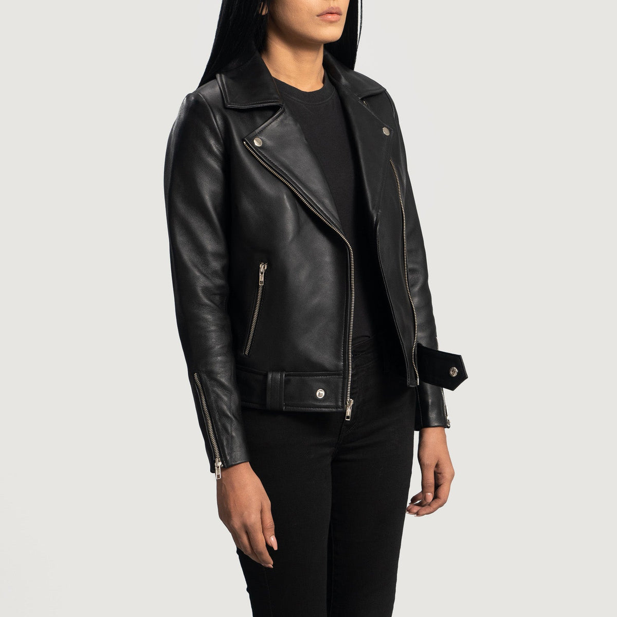 
Як виглядає на людині:  Rumy Maroon Leather Biker Jacket на моделі — природне спадання при денному світлі