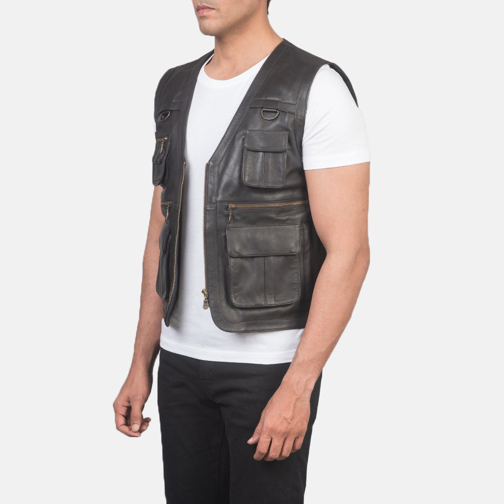 
Brown Sheepskin leather Vest - Вигляд ззаду з ідеальною посадкою по плечах та рівним подолом