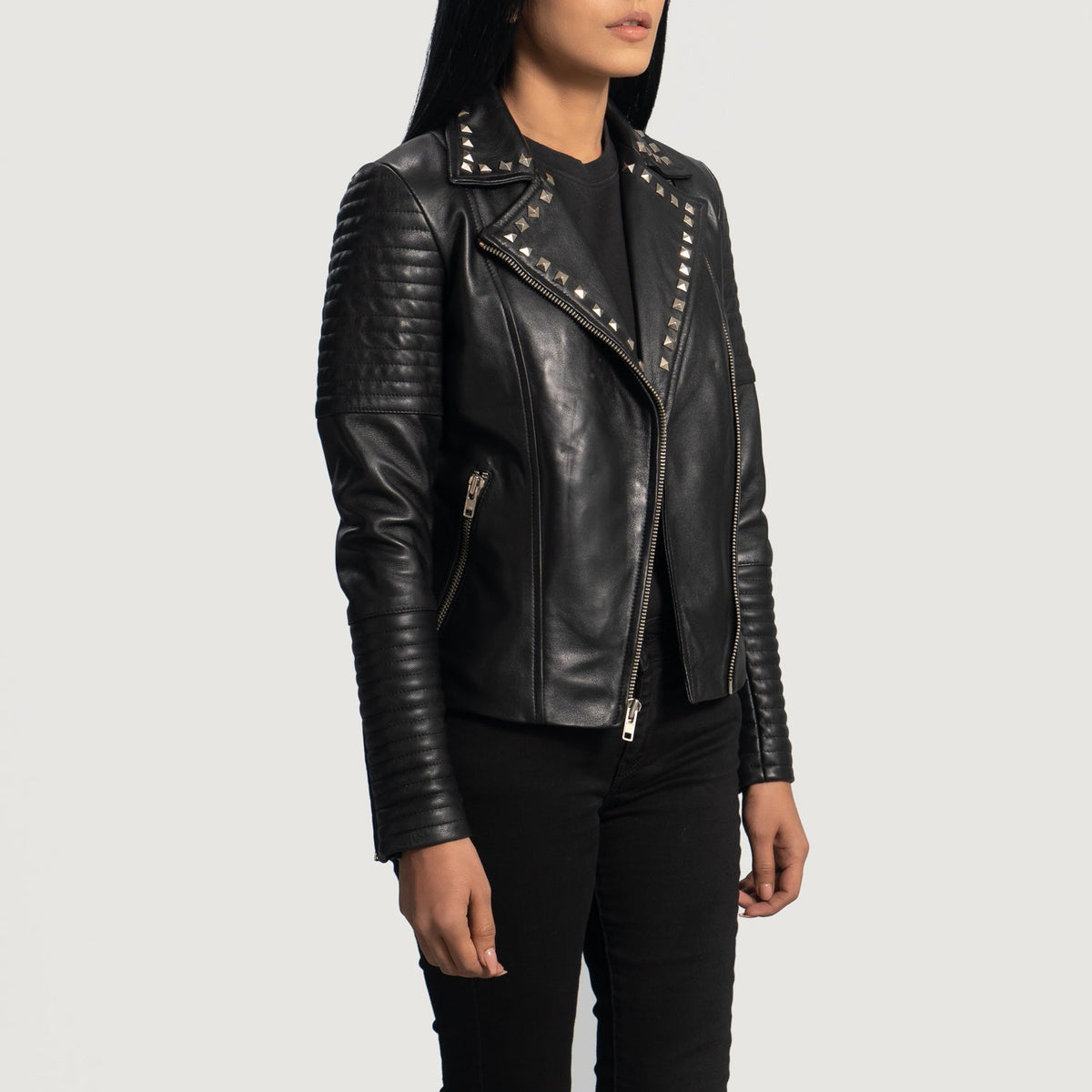 
Black Sheepskin Leather Biker Jacket - Вигляд ззаду з ідеальною посадкою по плечах та рівним подолом
