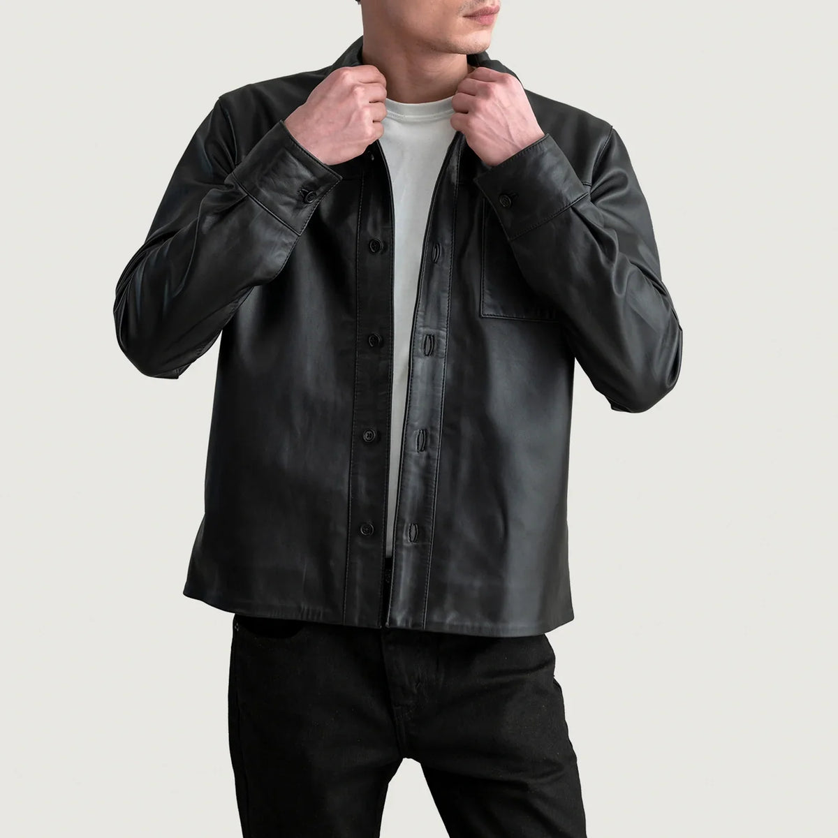 
Scout Чорний Leather Shirt для Чоловіків in Black Sheepskin Leather - Вигляд спереду та приталений силует | Купити в офіційному онлайн-магазині