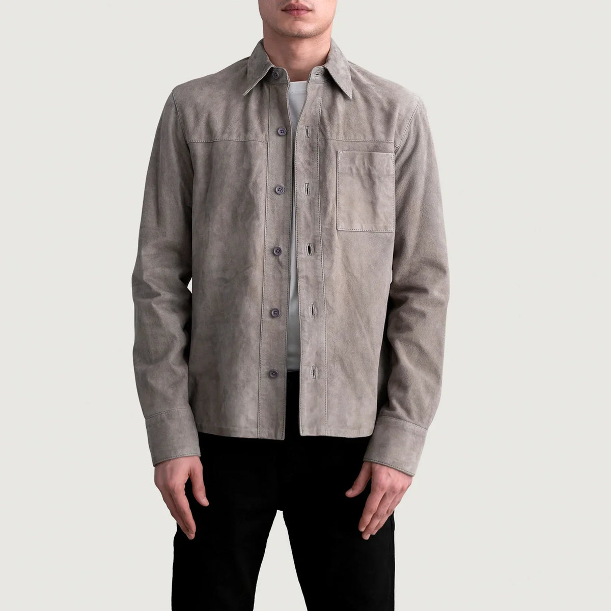 
Scout Grey Suede Leather Shirt для Чоловіків для Чоловіків in Grey Goatskin Suede - Вигляд спереду та приталений силует | Купити в офіційному онлайн-магазині