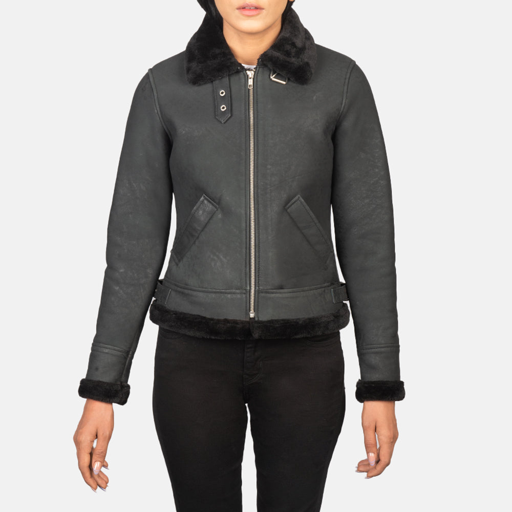 
Крупний план деталей of Buckled Collar & Zipper Hardware on Sherilyn B-3 Distressed Black Leather Bomber Jacket