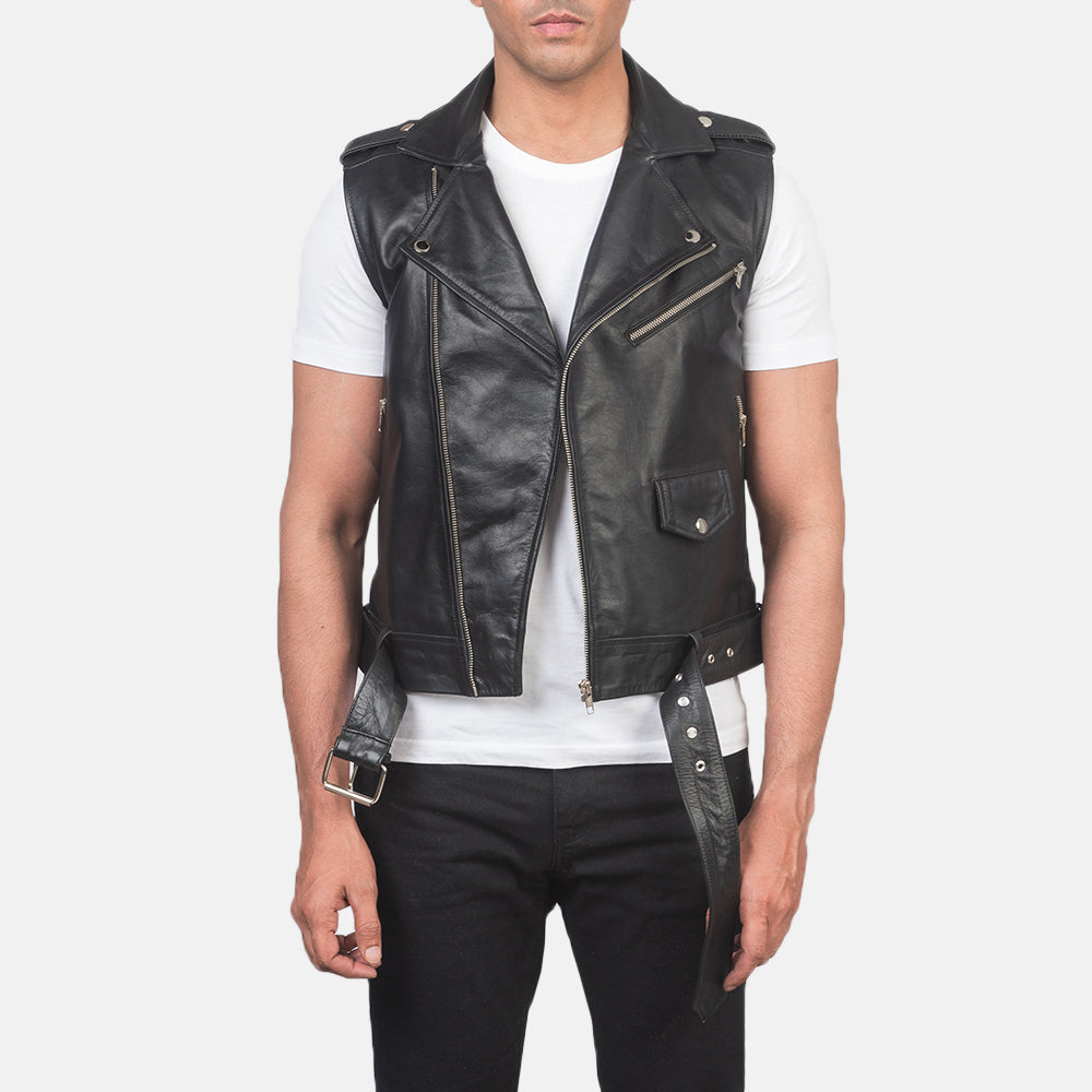 
Sullivan Чорний Leather Biker Vest для Чоловіків in Black Cowhide Leather - Вигляд спереду та приталений силует | Купити в офіційному онлайн-магазині