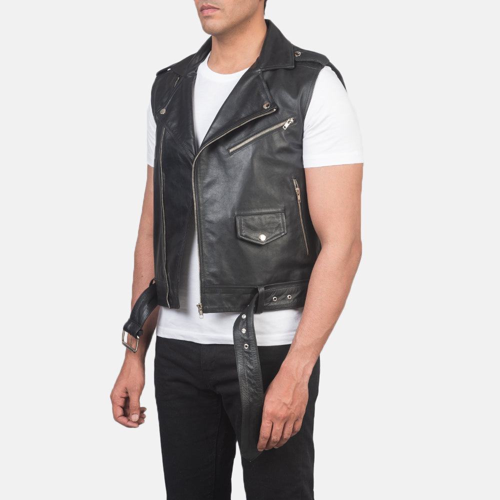 
Black Cowhide Leather Biker Jacket - Вигляд ззаду з ідеальною посадкою по плечах та рівним подолом