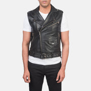 
Крупний план деталей of Notch & Zipper Hardware on Sullivan Чорний Leather Biker Vest для Чоловіків