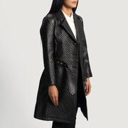 
Black Sheepskin Leather Trench Coat - Вигляд ззаду з ідеальною посадкою по плечах та рівним подолом