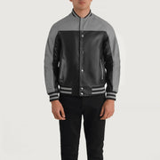 
Крупний план деталей of Varsity & Snap Buttons Hardware on Terrance Black & Red Leather Varsity Jacket