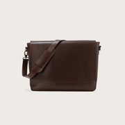
The Carismatico Vintage Brown Leather Messenger Bag For Men & Women in Vintage Brown Full-Grain Leather - Full Exterior Вигляд спереду та приталений силует | Купити в офіційному онлайн-магазині