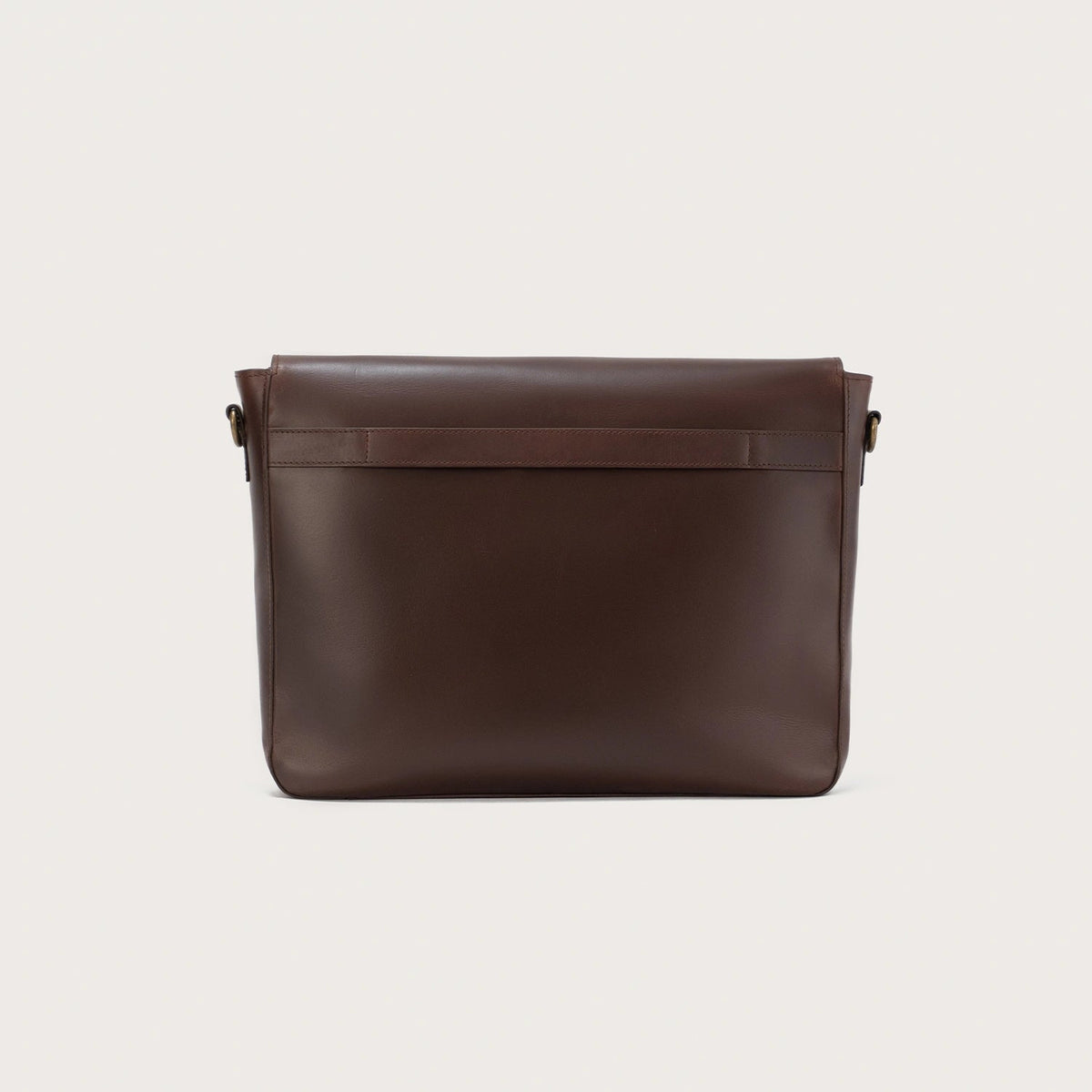 
The Carismatico Vintage Brown Leather Messenger Bag For Men & Women - Бічний профіль із глибиною складок та місткістю