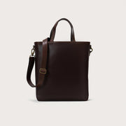 
The Poet Vintage Brown Leather Tote Bag For Men & Women in Vintage Brown Full-Grain Leather - Full Exterior Вигляд спереду та приталений силует | Купити в офіційному онлайн-магазині