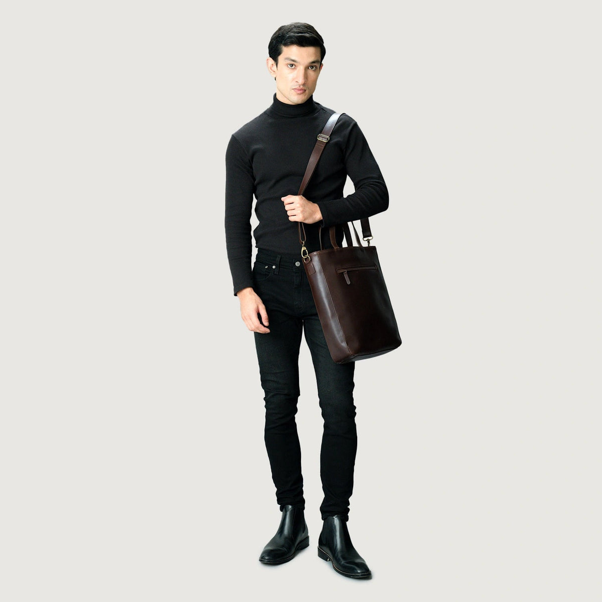 
Вигляд підкладки Showing Dedicated Padded Laptop Sleeve & Multi-Compartment Organization