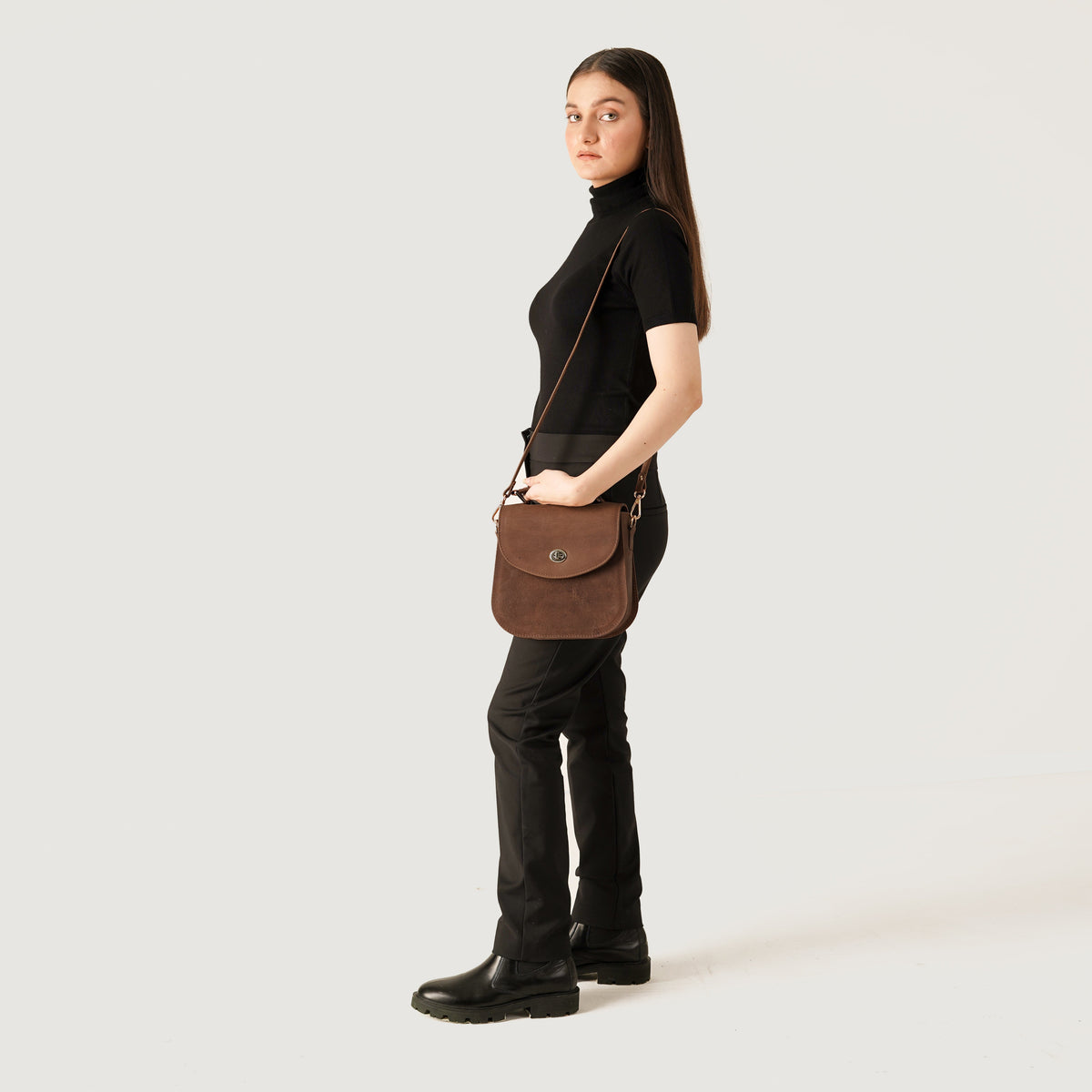 
The Sandra Vintage Рудий Leather Saddle Bag – alternate product view 9