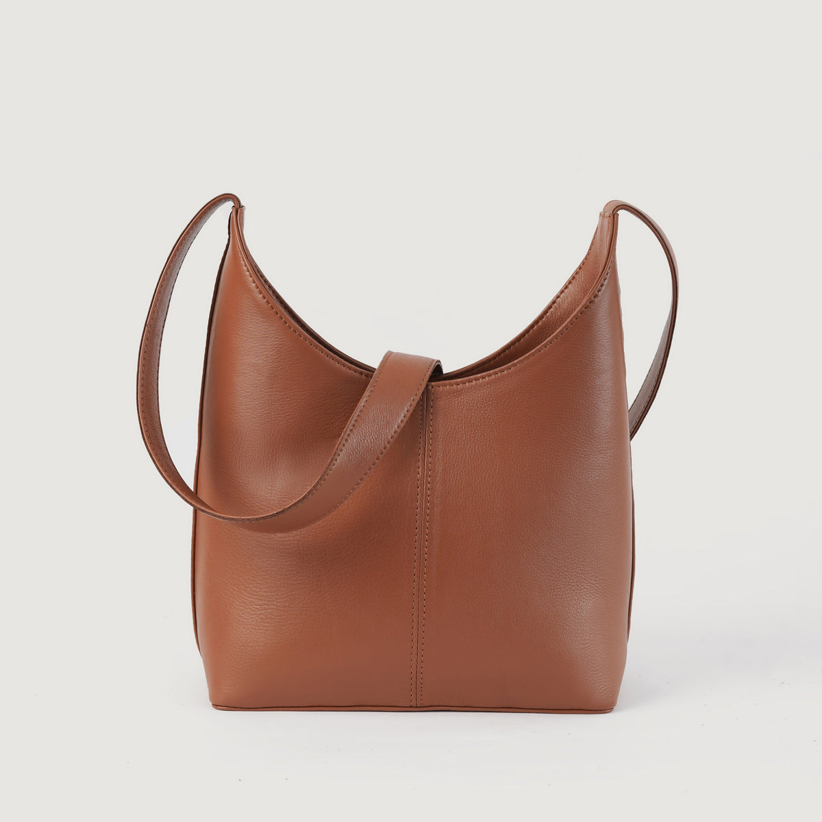 
The Stefani Brown Leather Hobo Bag For Women in Brown Full-Grain Leather - Вигляд спереду та приталений силует | Купити в офіційному онлайн-магазині