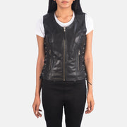 
Крупний план деталей of V-neck & Zipper Hardware on Vanda Чорний Leather Biker Vest для Жінок