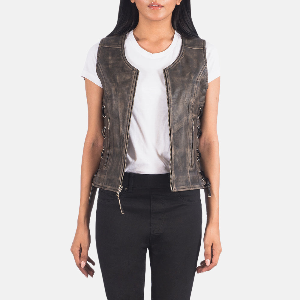 
Vanda Distressed Коричневий Leather Biker Vest для Жінок in Distressed Brown Goatskin Leather - Вигляд спереду та приталений силует | Купити в офіційному онлайн-магазині