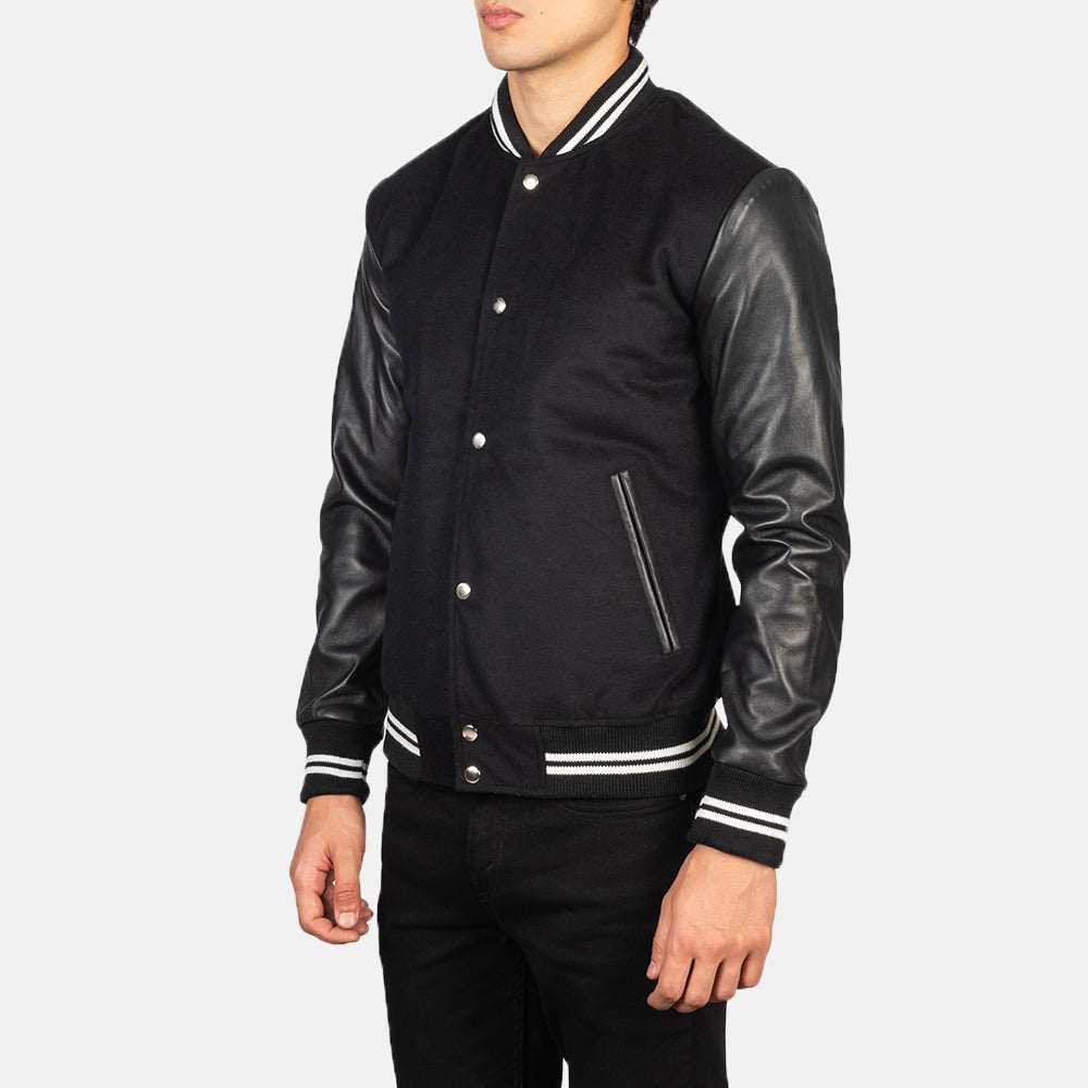 
Black Sheepskin Leather Varsity Jacket - Вигляд ззаду з ідеальною посадкою по плечах та рівним подолом