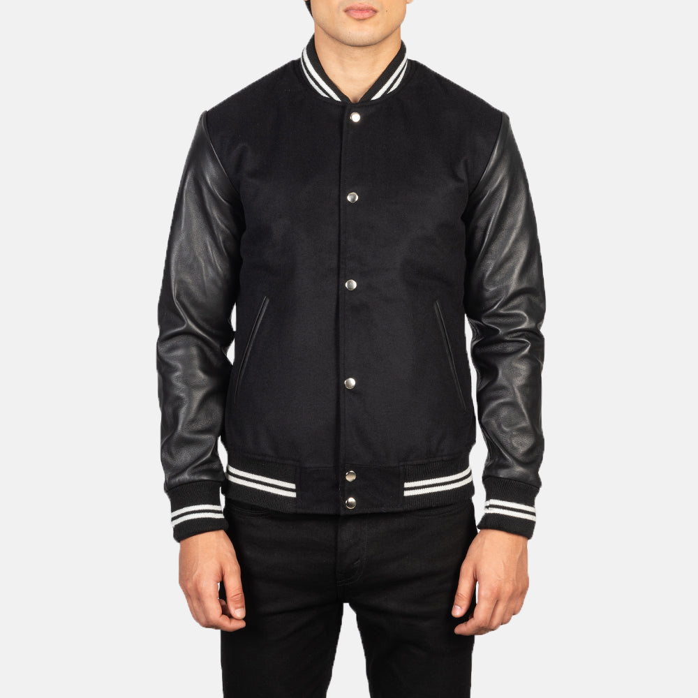 
Крупний план деталей of Varsity & Snap Buttons Hardware on Vaxton Чорний Striped Hybrid Varsity Шкіряна куртка для Чоловіків