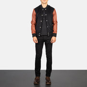 
Vaxton Brown Hybrid Varsity Jacket - Вигляд збоку з ергономічним кроєм рукава