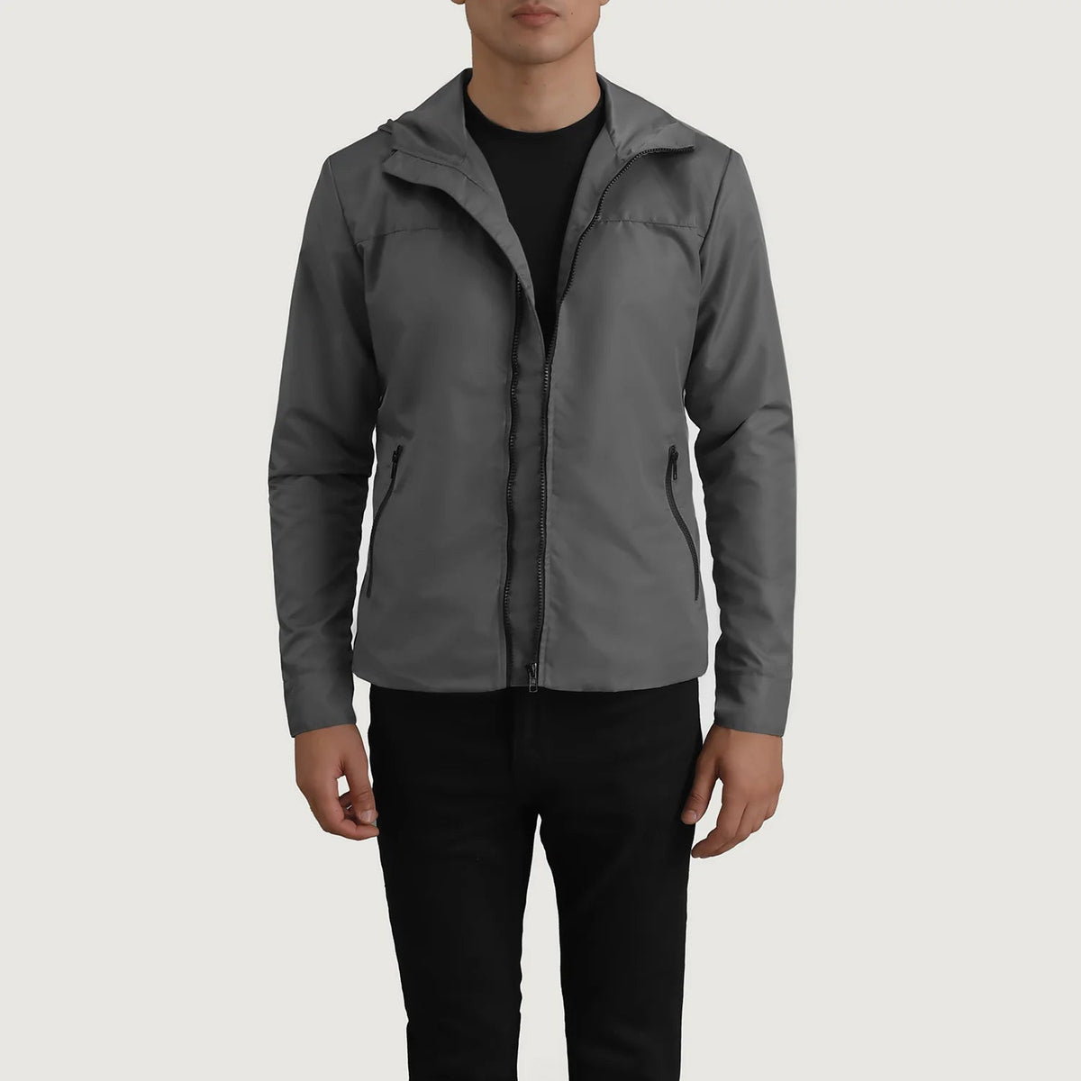 
Wesley Grey Hooded Windbreaker Шкіряна куртка для Чоловіків in Grey Full-Grain Leather - Вигляд спереду та приталений силует | Купити в офіційному онлайн-магазині